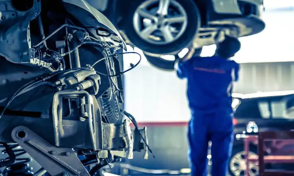 Key Reasons to Schedule Professional Transmission Fluid Maintenance for Your Vehicle Regularly